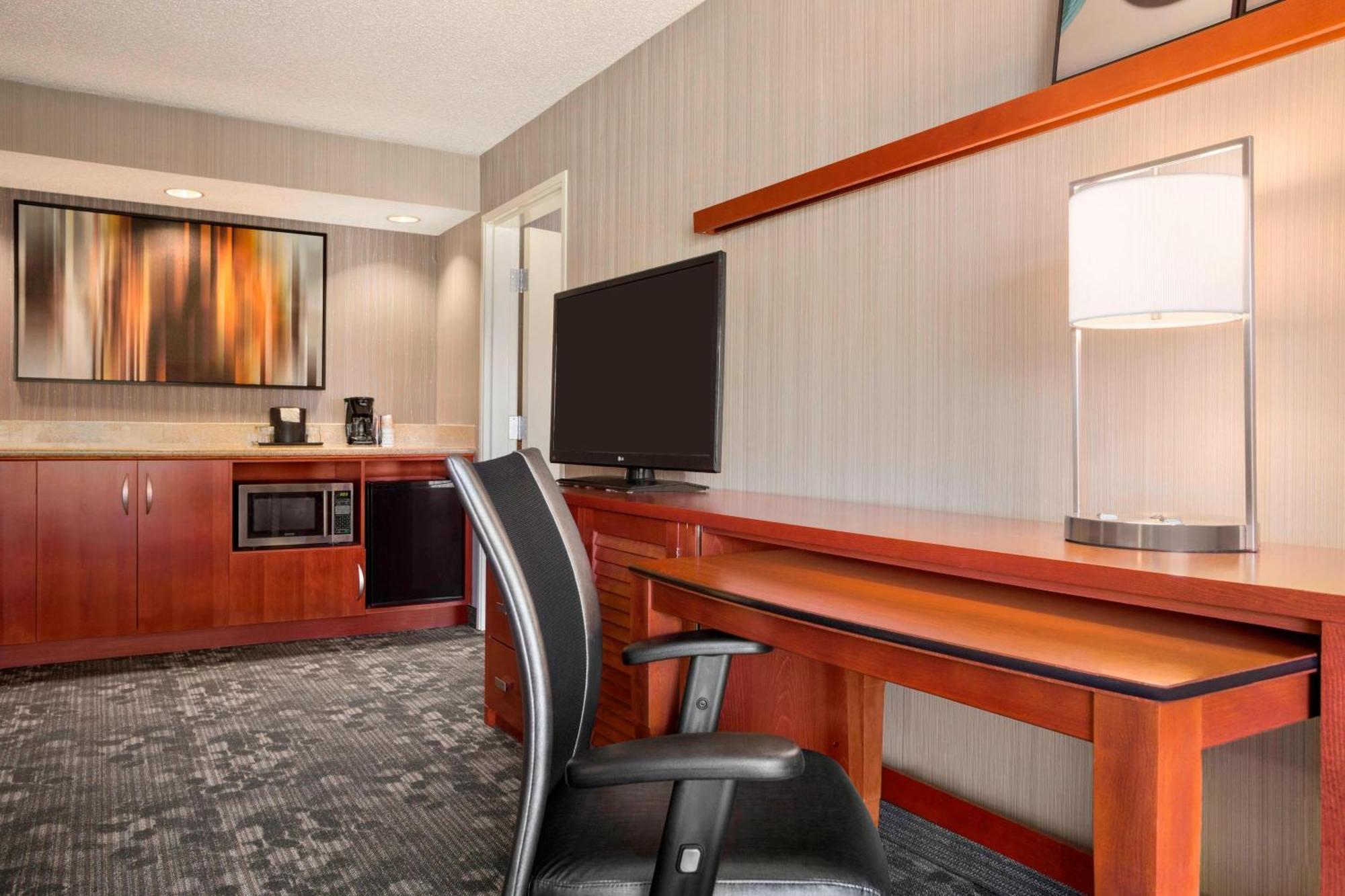 Courtyard By Marriott Springfield Hotel Bagian luar foto