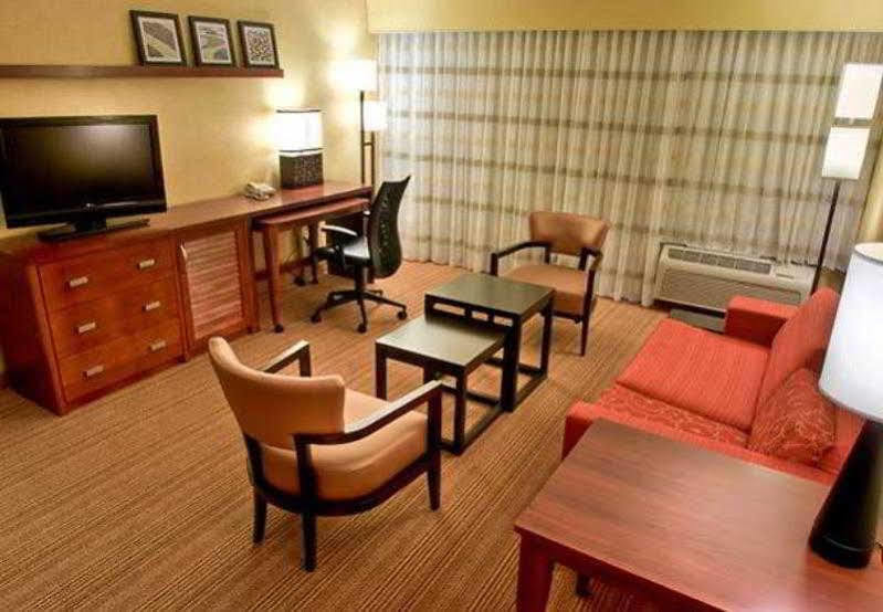 Courtyard By Marriott Springfield Hotel Bagian luar foto